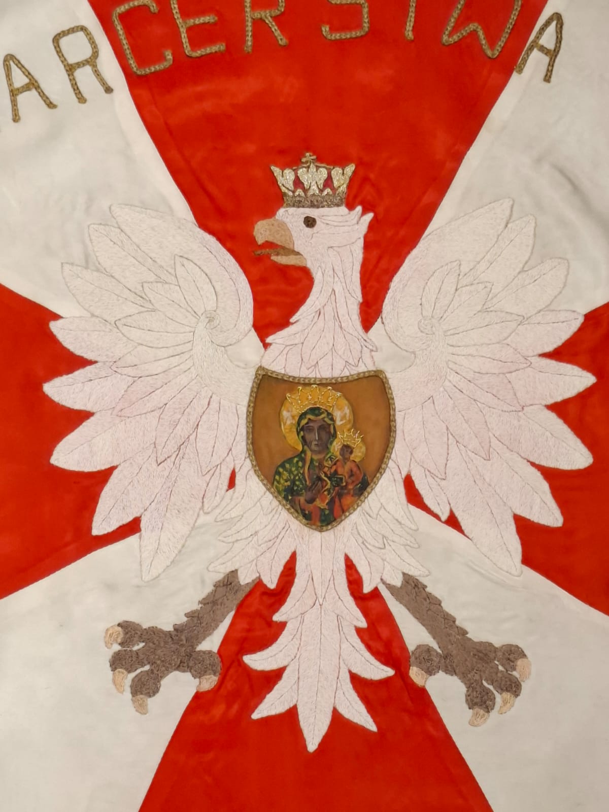 Un estandarte que guarda 90 años de historia